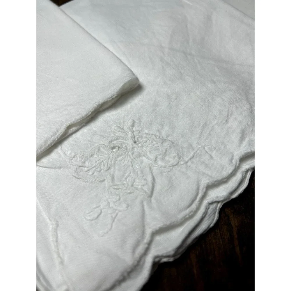 Embroidered Scalloped Cloth White Vintage Napkins Cottage Bridal Romantic Farm